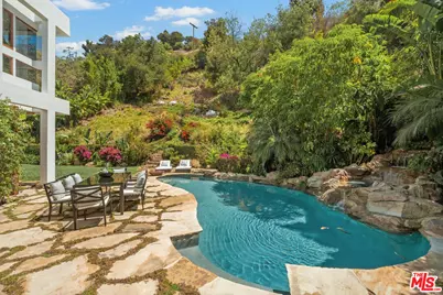 1260 N Bundy Dr, Los Angeles, CA 90049 - Photo 1