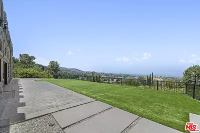 15851 Mulholland Pl, Los Angeles, CA 90049 - Photo 1