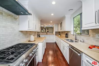 441 N Oakhurst Dr #205, Beverly Hills, CA 90210 - Photo 1