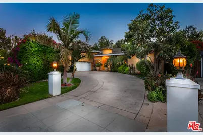 5865 Hillview Park Ave, Los Angeles, CA 91401 - Photo 1