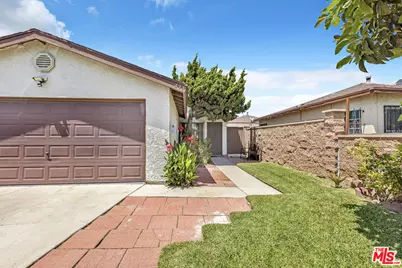 433 E 97th St, Los Angeles, CA 90003 - Photo 1