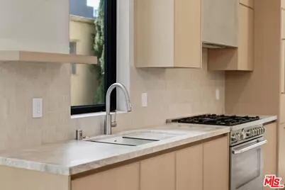 426 Arnaz Dr, Los Angeles, CA 90048 - Photo 1