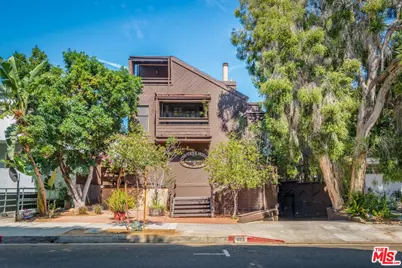 906 N Kings Rd #1, West Hollywood, CA 90069 - Photo 1