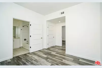 2701 James M Wood Blvd #303, Los Angeles, CA 90006 - Photo 1