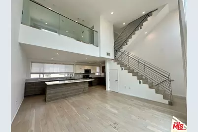 5403 W Wilshire Vista Ln, Los Angeles, CA 90019 - Photo 1