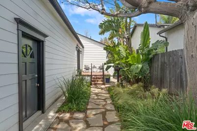 10813 Charnock Rd, Los Angeles, CA 90034 - Photo 1