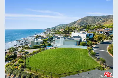31540 Victoria Point Rd, Malibu, CA 90265 - Photo 1