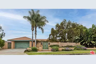 401 Alma Real Dr, Pacific Palisades, CA 90272 - Photo 1