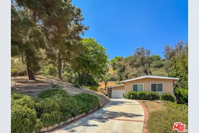 22297 Buena Ventura St, Woodland Hills, CA 91364 - Photo 1