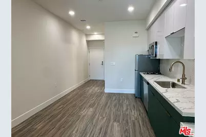 1037 Dewey Ave #210, Los Angeles, CA 90006 - Photo 1
