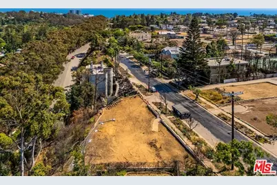 824 Chautauqua Blvd, Pacific Palisades, CA 90272 - Photo 1