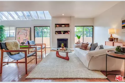 4555 Franklin Ave #3, Los Angeles, CA 90027 - Photo 1