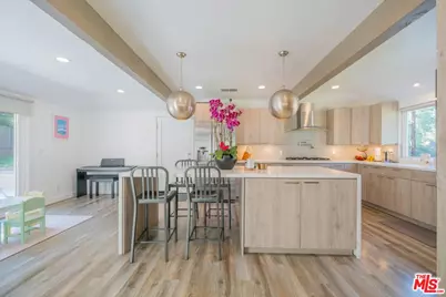 2760 E Glenoaks Blvd, Glendale, CA 91206 - Photo 1