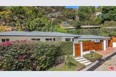 9495 Gloaming Dr, Beverly Hills, CA 90210 - Photo 1