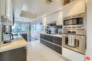 910 S Holt Ave, Los Angeles, CA 90035 - Photo 1