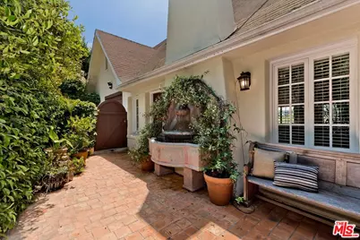 5966 Graciosa Dr, Los Angeles, CA 90068 - Photo 1