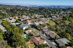 585 Lorna Ln, Los Angeles, CA 90049 - Photo 1