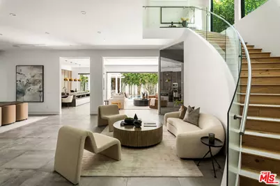 833 N Cherokee Ave, Los Angeles, CA 90038 - Photo 1