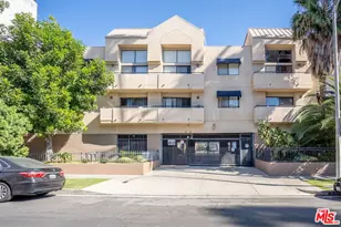 326 S Manhattan Pl, Los Angeles, CA 90020 - Photo 1