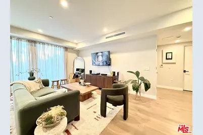 1017 N Croft Ave #105, Los Angeles, CA 90069 - Photo 1