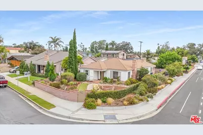 949 10th St, Huntington Beach, CA 92648 - Photo 1