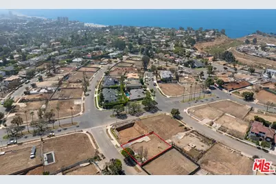 711 Chapala Dr, Pacific Palisades, CA 90272 - Photo 1