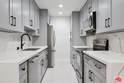 5400 Newcastle Ave #2, Encino, CA 91316 - Photo 1