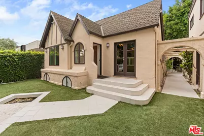 559 Huntley Dr, West Hollywood, CA 90048 - Photo 1