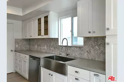 853 N Hayworth Ave #204, Los Angeles, CA 90046 - Photo 1