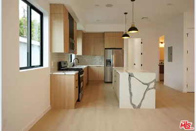 13843 Burbank Blvd, Sherman Oaks, CA 91401 - Photo 1