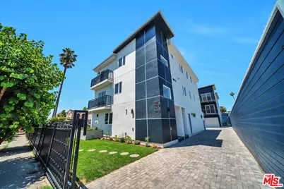 957 N Ridgewood Pl, Los Angeles, CA 90038 - Photo 1