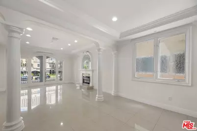 11952 Montana Ave #101, Los Angeles, CA 90049 - Photo 1