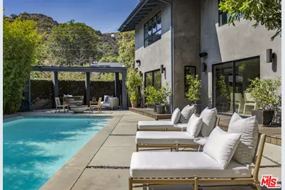 3204 N Beachwood Dr, Los Angeles, CA 90068 - Photo 1