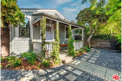 1014 Oakwood Ave, Venice, CA 90291 - Photo 1