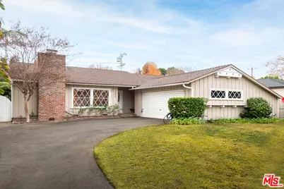 10524 Bloomfield St, Toluca Lake, CA 91602 - Photo 1
