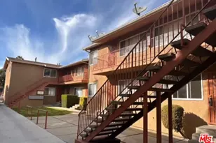 6208 S Victoria Ave, Los Angeles, CA 90043 - Photo 1