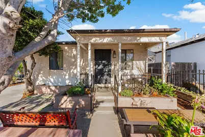 402 N McKinley Ave, Oxnard, CA 93030 - Photo 1