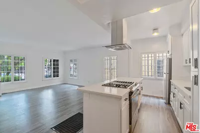 351 N Sierra Bonita Ave #Apt 1, Los Angeles, CA 90036 - Photo 1