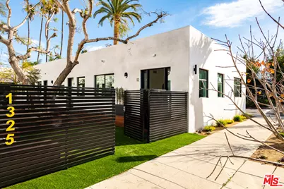 1325 Cabrillo Ave #7, Venice, CA 90291 - Photo 1