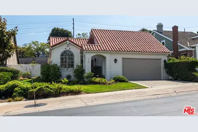 10 Village Cir, Manhattan Beach, CA 90266 - Photo 1
