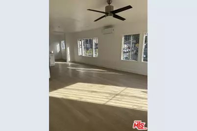 1101 W 40th Pl, Los Angeles, CA 90037 - Photo 1