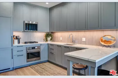 5768 W 3rd St #305, Los Angeles, CA 90036 - Photo 1