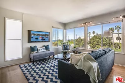 460 Rosecrans Ave, Manhattan Beach, CA 90266 - Photo 1