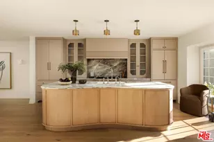 256 S Bentley Ave, Los Angeles, CA 90049 - Photo 1