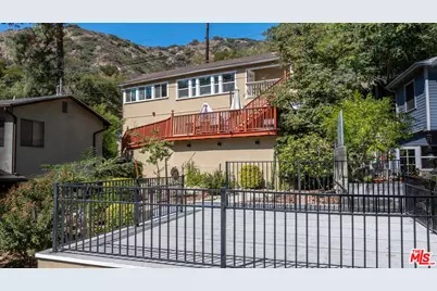 701 Country Club Dr, Burbank, CA 91501 - Photo 1