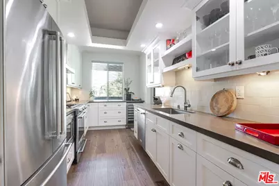 11322 Camarillo St #201, Toluca Lake, CA 91602 - Photo 1