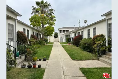 2107 Oak St #D, Santa Monica, CA 90405 - Photo 1