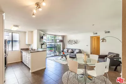 7320 Hawthorn Ave #213, Los Angeles, CA 90046 - Photo 1