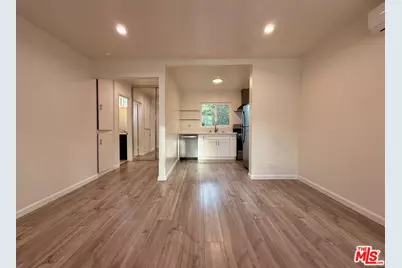 5246 Whitsett Ave #B, Valley Village, CA 91607 - Photo 1