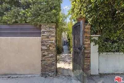 205 7th Ave, Venice, CA 90291 - Photo 1